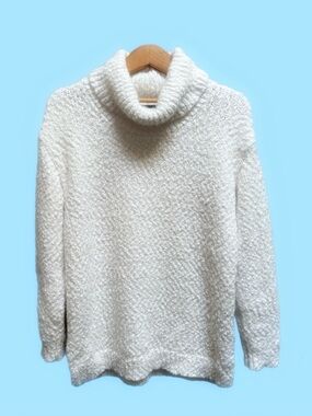 Reaction Kenneth Cole White Bouclé Turtleneck Sweater So Soft Eyelash Cozy